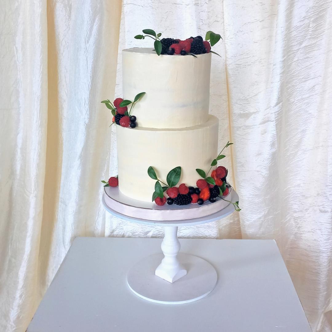 Свадебный с ягодны  декором