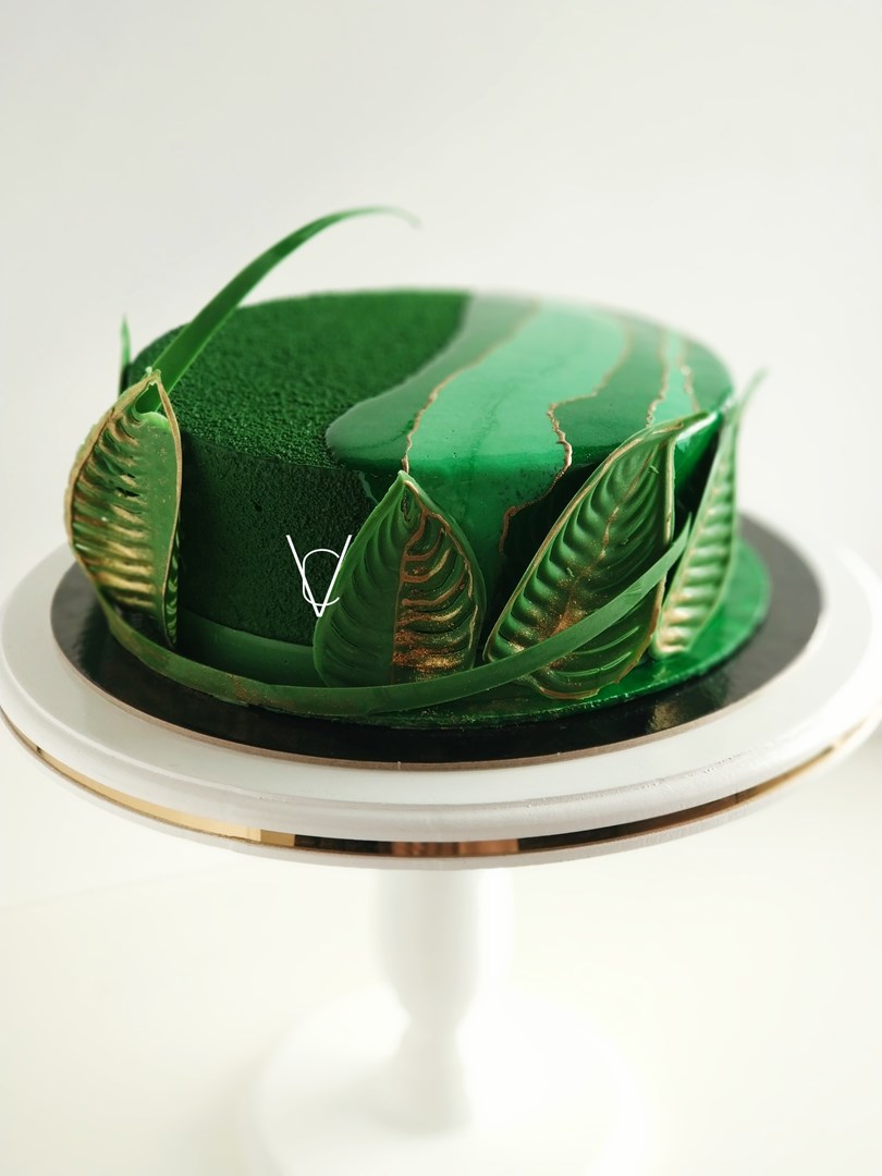 Торт с листьями