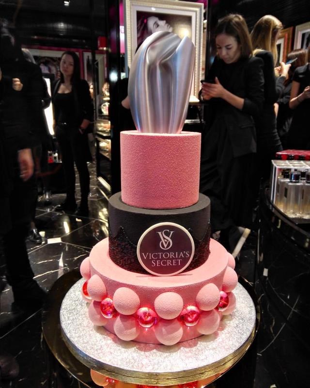 Корпоративный торт « Victoria's Secret»