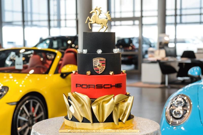 Корпоративный торт «Porsche»