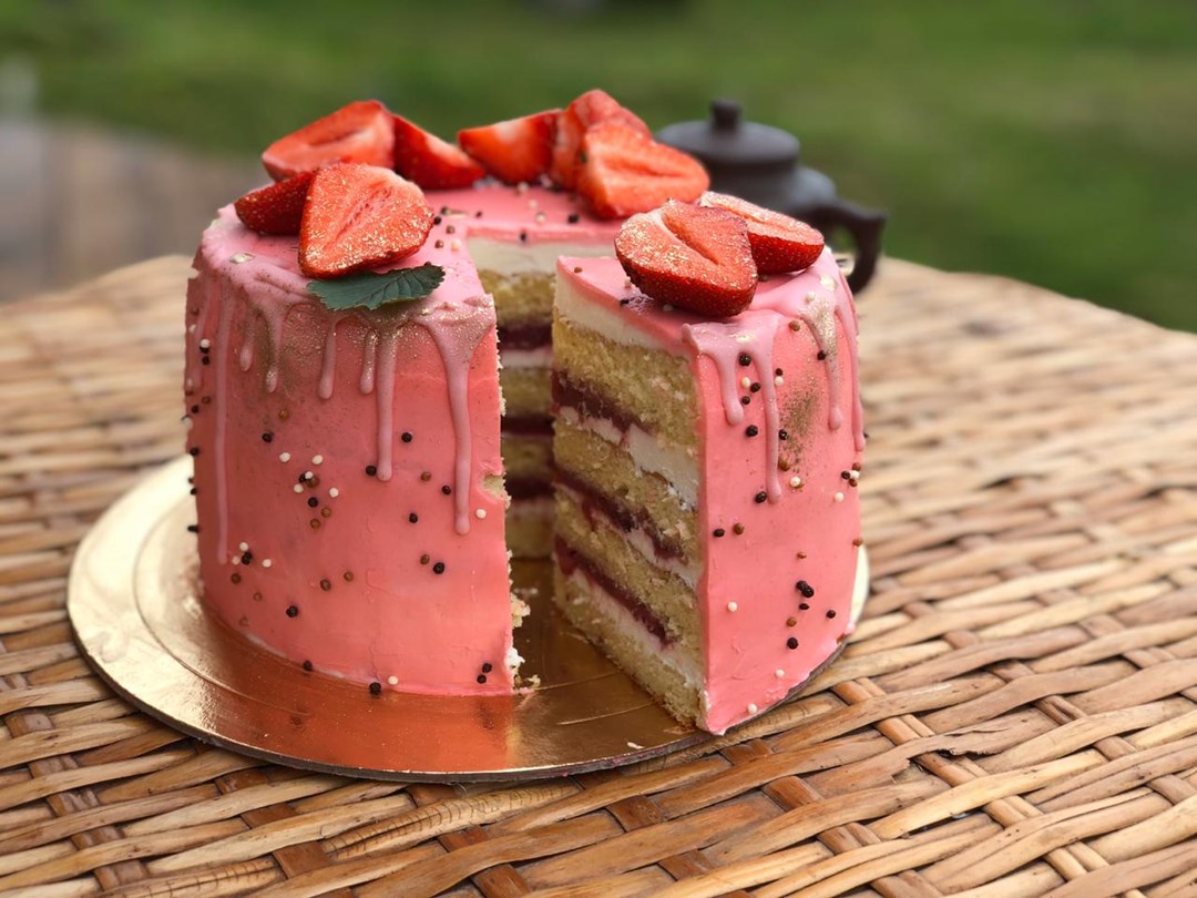 Бисквитный торт «Клубничная нежность»