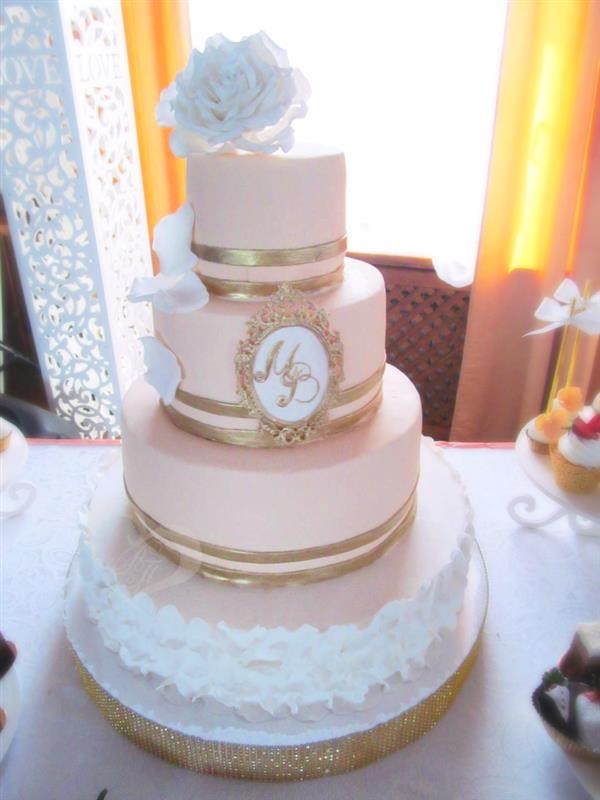 Свадебный торт "Пудровый"