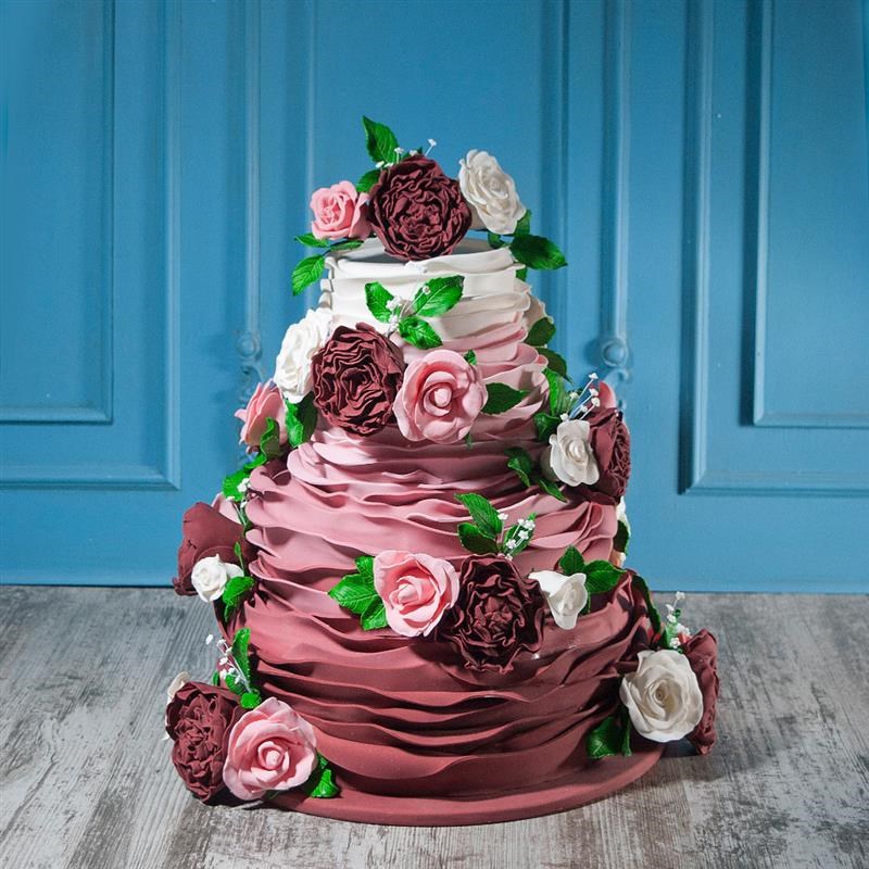 Свадебный торт с Пионовидными розами