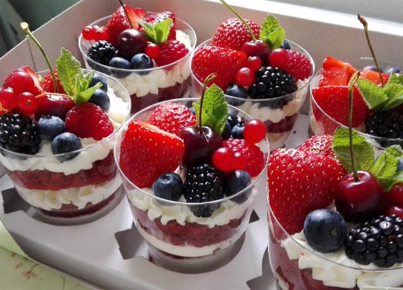 Десерты в стаканчиках с ягодами!