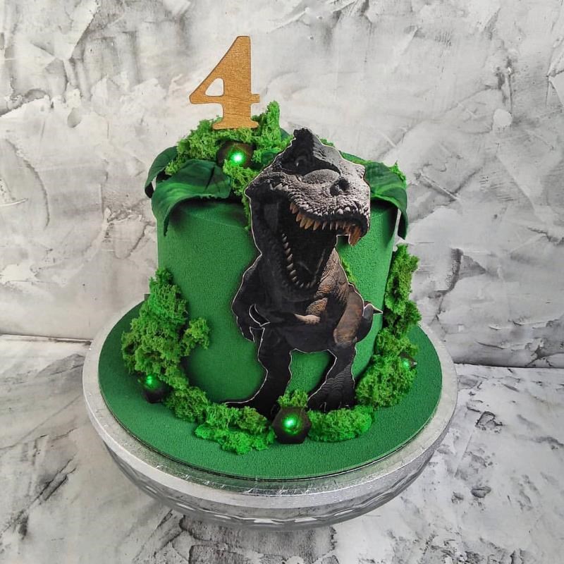 Зеленый торт с динозавром для детей